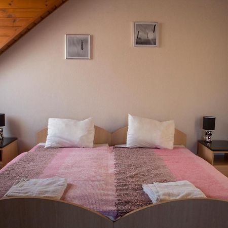 Gilde Panzio Bed and Breakfast Pilisvörösvár Εξωτερικό φωτογραφία
