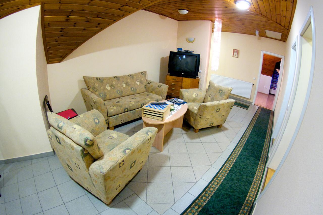 Gilde Panzio Bed and Breakfast Pilisvörösvár Εξωτερικό φωτογραφία